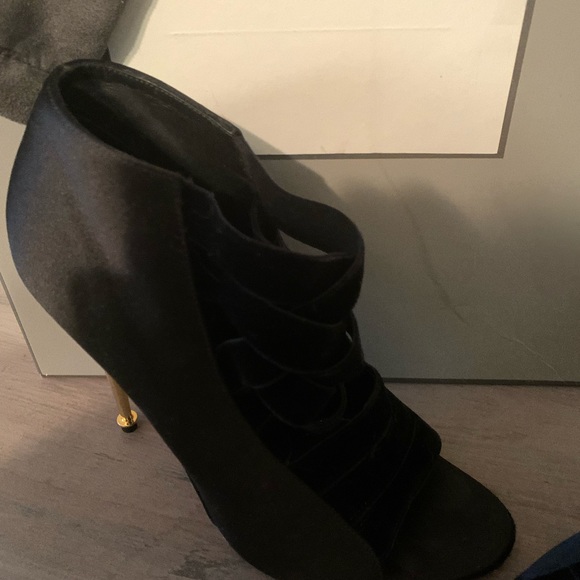 Tom Ford Vintage Peep Toe Heels - Picture 10 of 15